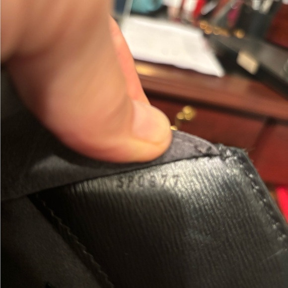 Louis Vuitton elegant black bucket bag - Picture 10 of 16